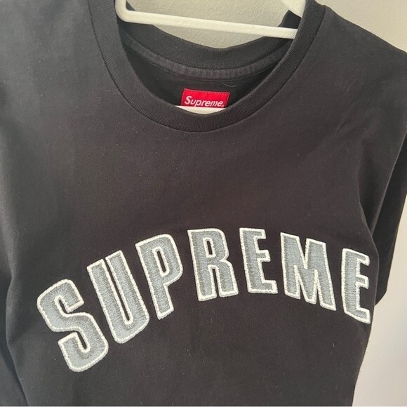 Supreme Printed Arc S/S Tee in Black - Picture 5 of 11